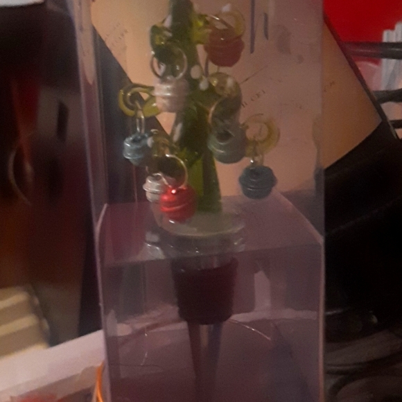 Glass Christmas Tree W/Jingle Bell Ornaments Wine Bottle Stopper Boxed New NWT - Picture 4 of 13